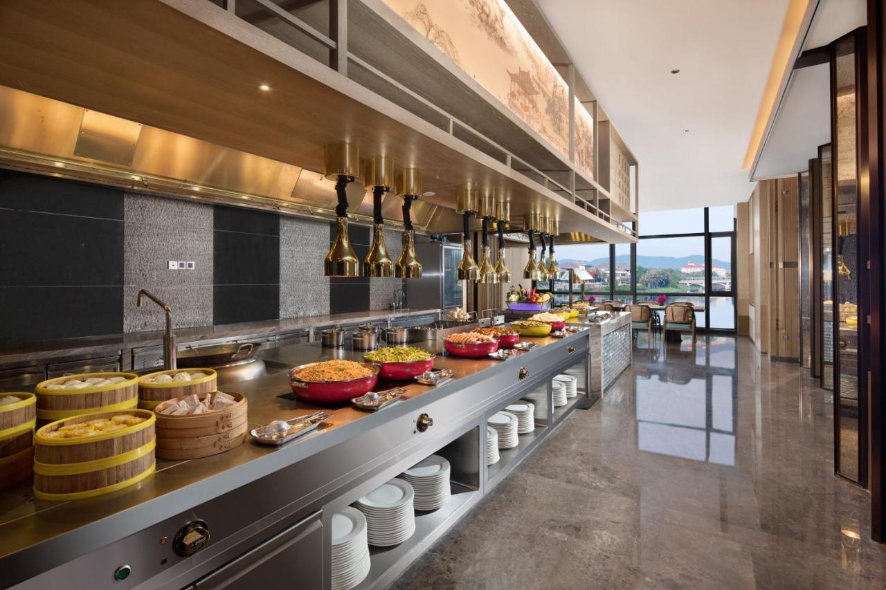 Holiday Inn & Suites Sanya Yalong Bay Exteriör bild